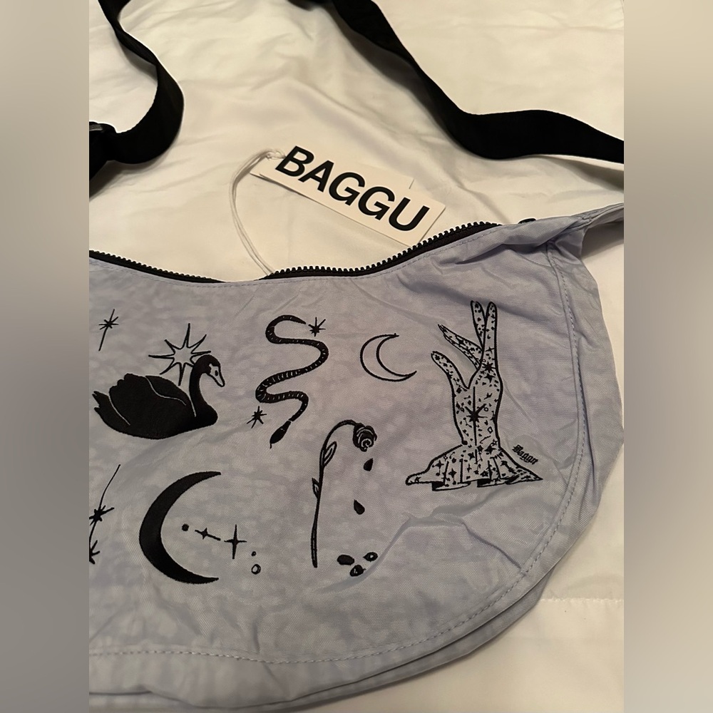 Baggu nylon crescent bag nwt - Picture 4 of 6